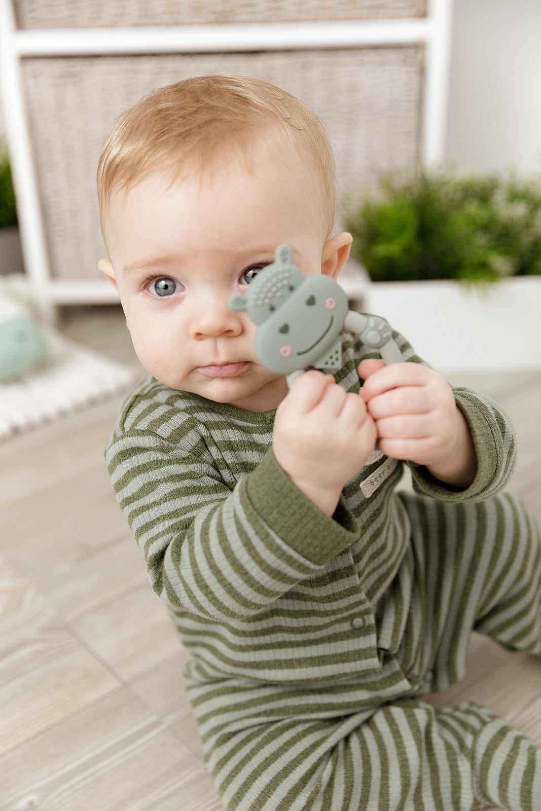 Chewy the Hippo teething gift box sage – Cheeky Chompers